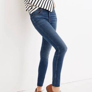 Petite 9" Mid-Rise Skinny Jeans in Paloma Wash 26